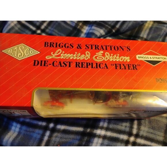 Briggs &Stratton 90thAnniversary Limited Edition Diecast Replica FLYER Basco NIB - Picture 2 of 7